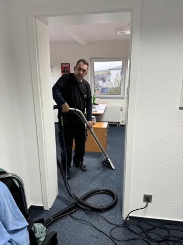 Reinigungsarbeiten beim Innenausbau