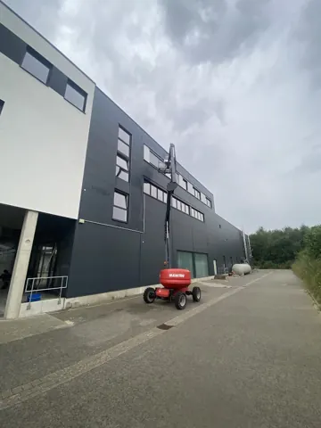 Fassadenarbeiten mit Hubarbeitsbühne