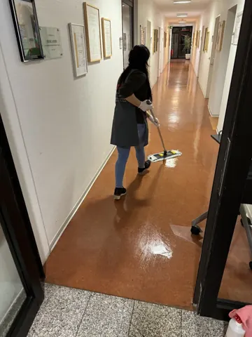 Wischreinigung eines Flurs
